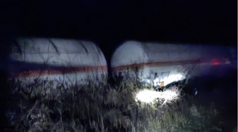 Na mjestu nesreće u Srbiji 57 vatrogasaca i dron. Mrtav nađen turski vozač kamiona