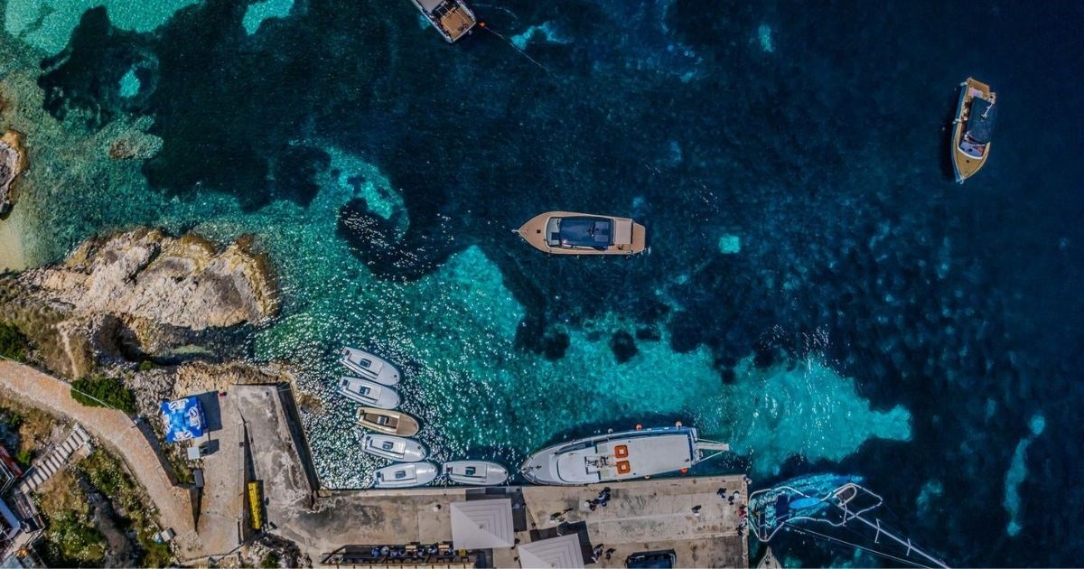 Fotografije iz zraka uvale Mezoporat na otoku Biševu su prekrasne