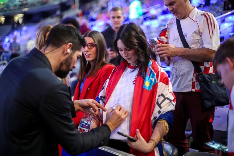 Nikola Karabatić se pojavio u Areni, Hrvatice ga odmah okružile