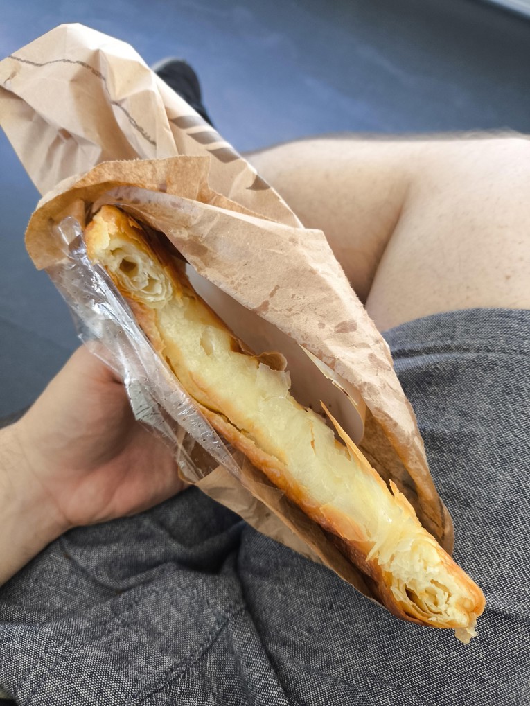 Slovence razljutio popularni burek iz Hofera: "Što ste mu napravili?"