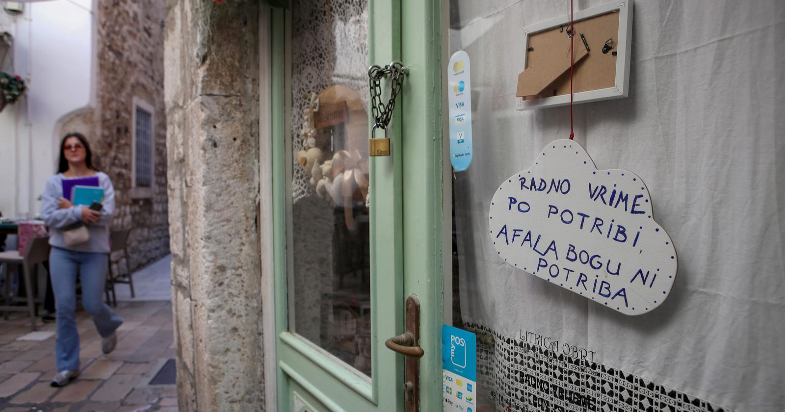 Natpis na zadarskoj galeriji nasmijava prolaznike: "Fala bogu, ni potriba"