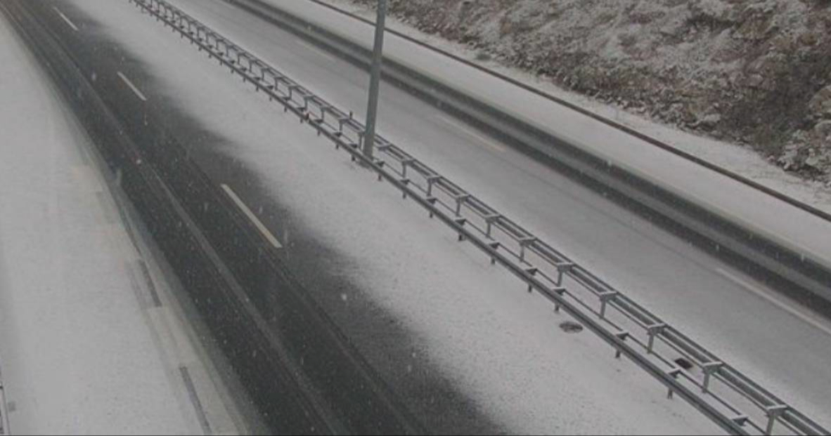 VIDEO U Dalmaciji pada snijeg