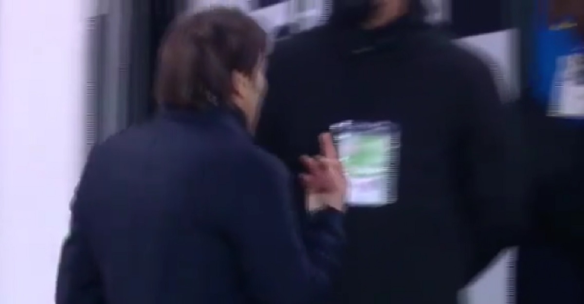 Conte pokazao srednji prst čovjeku koji ga je stvorio. Dobio je brutalan odgovor