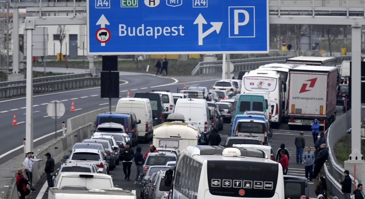 Ogromne kolone na granicama na istoku Europe