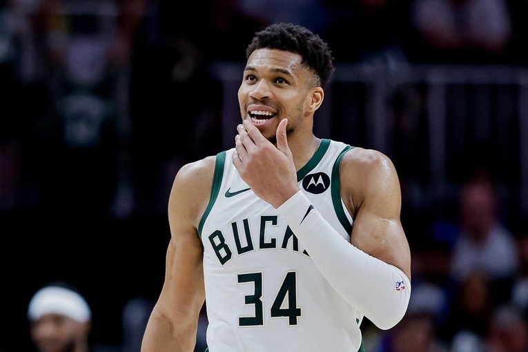 Velika razmjena u NBA ligi. Antetokounmpo predstavljen u novom klubu