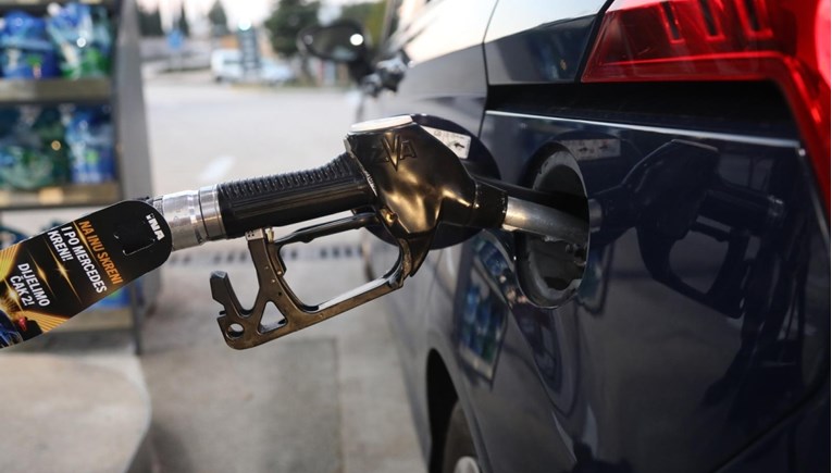 Od utorka dosta jeftinije gorivo, objavljene cijene