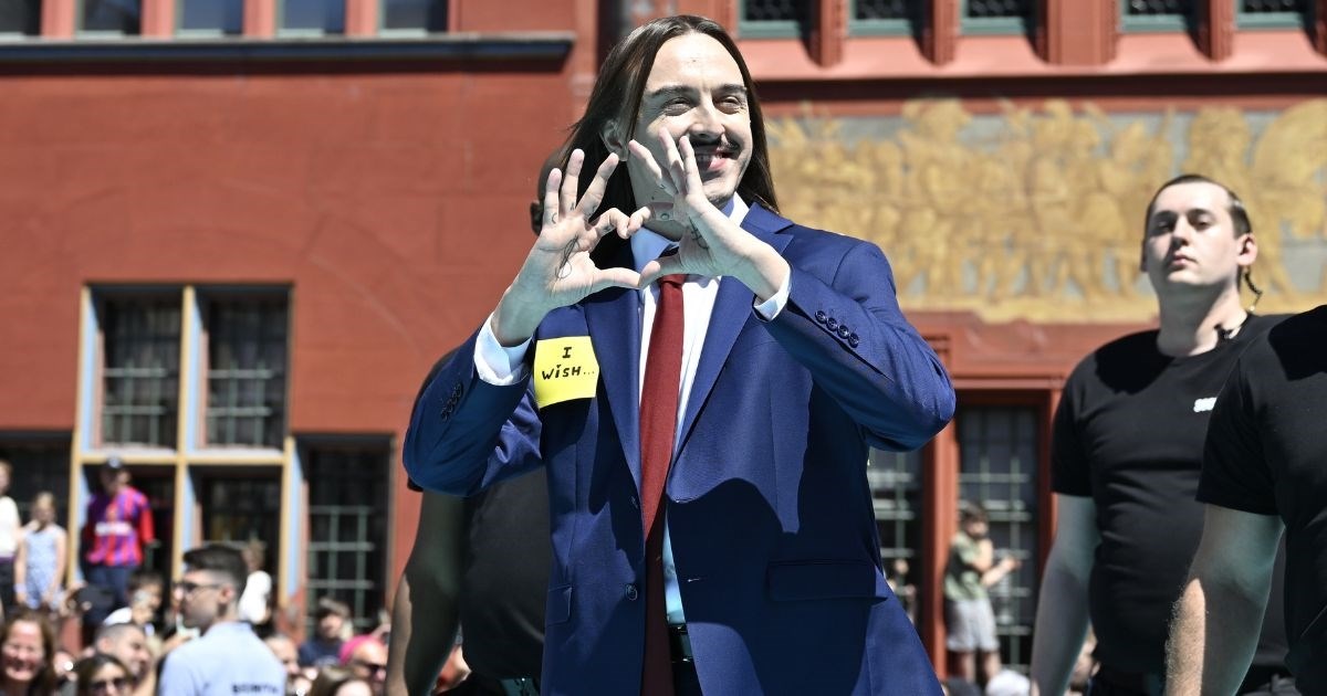 Njegova pjesma Espresso Macchiato razbjesnila je Talijane. Tko je Tommy Cash?