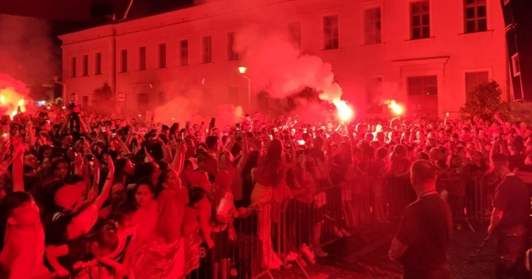 VIDEO Tisuće navijača u Mostaru slave prvi trofej Veleža nakon 36 godina
