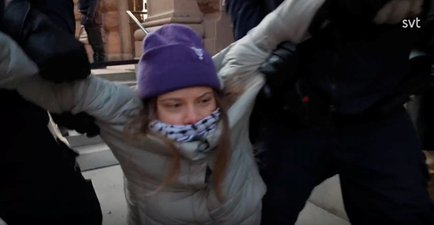 Greta Thunberg blokirala ulaz u parlament. Policajci je zgrabili i odnijeli