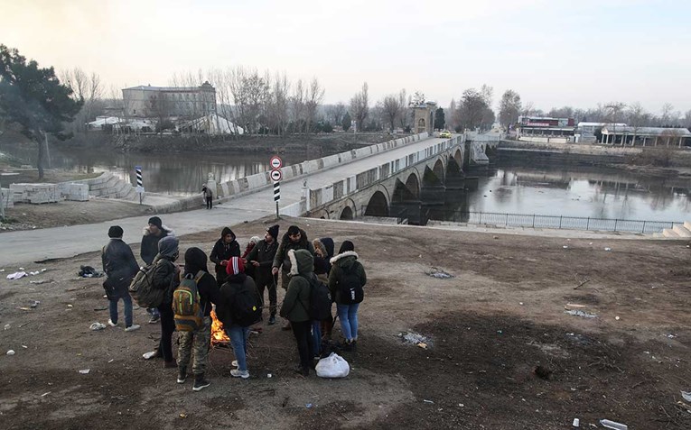 Tisuće migranata na granici Grčke i Turske, žele se domoći EU-a