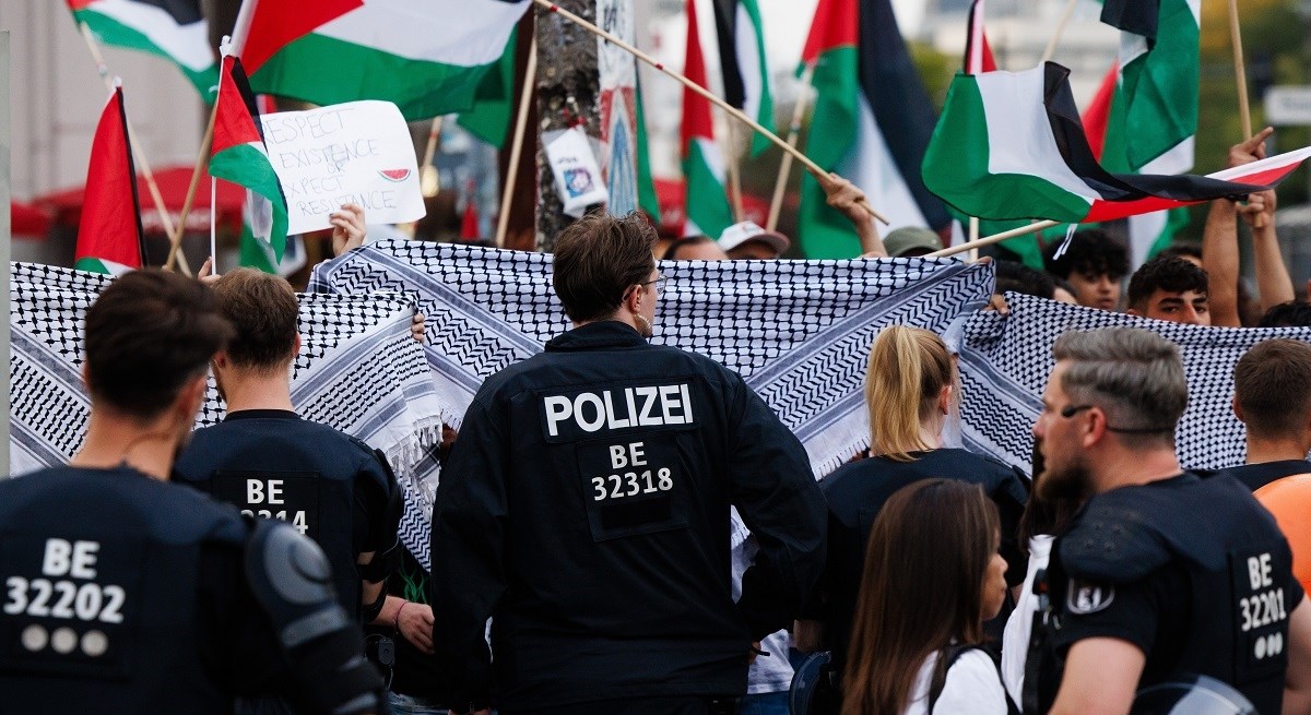 10 policajaca ozlijeđeno u Berlinu. Napali su ih propalestinski prosvjednici