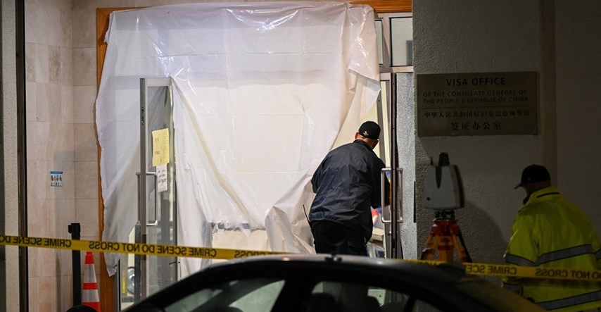 Autom se zabio u kinesku ambasadu u San Franciscu. Policija ga ubila