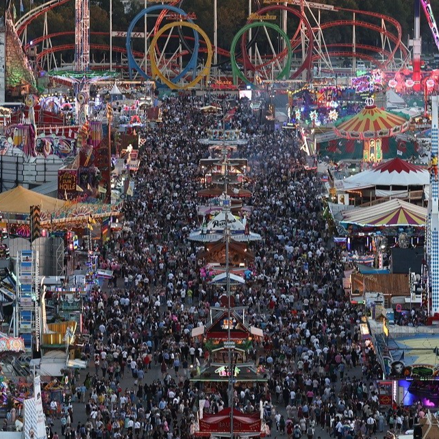 Sudarila se dva vlaka smrti na Oktoberfestu, ozlijeđeno osam osoba