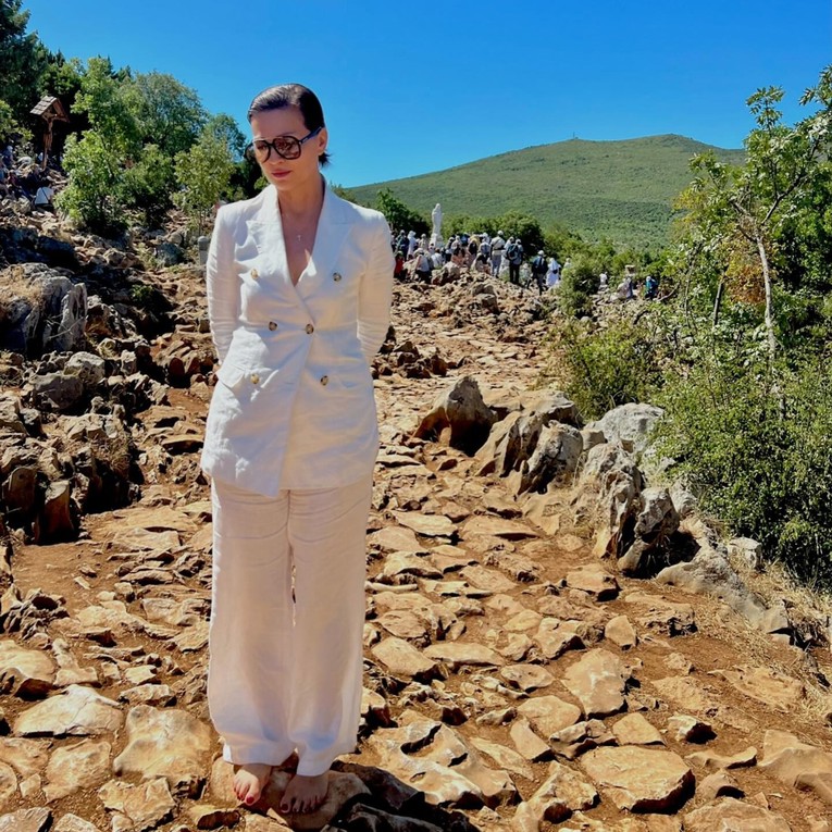 Nina Badrić objavila fotku iz Međugorja s mamom pa se oglasila o vandalizmu