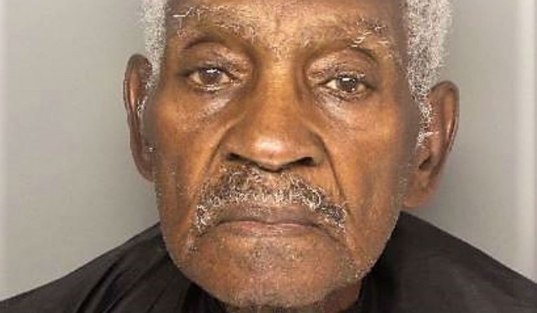 86-godišnjak uhićen blizu banke u SAD-u koju je opljačkao, vozio je presporo
