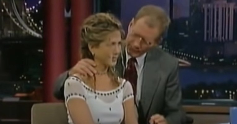 VIDEO Opet kruži intervju Jennifer Aniston iz 1998. godine, voditelj joj lizao kosu