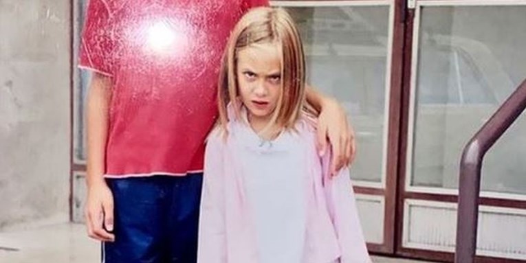 Hrvatska pjevačica objavila fotku svog prvog dana škole. Možete li je prepoznati?