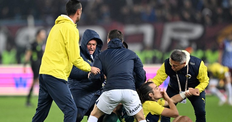 VIDEO Mourinho luđački slavio s Livakovićem, psovao suparnike i obrušio se na suce