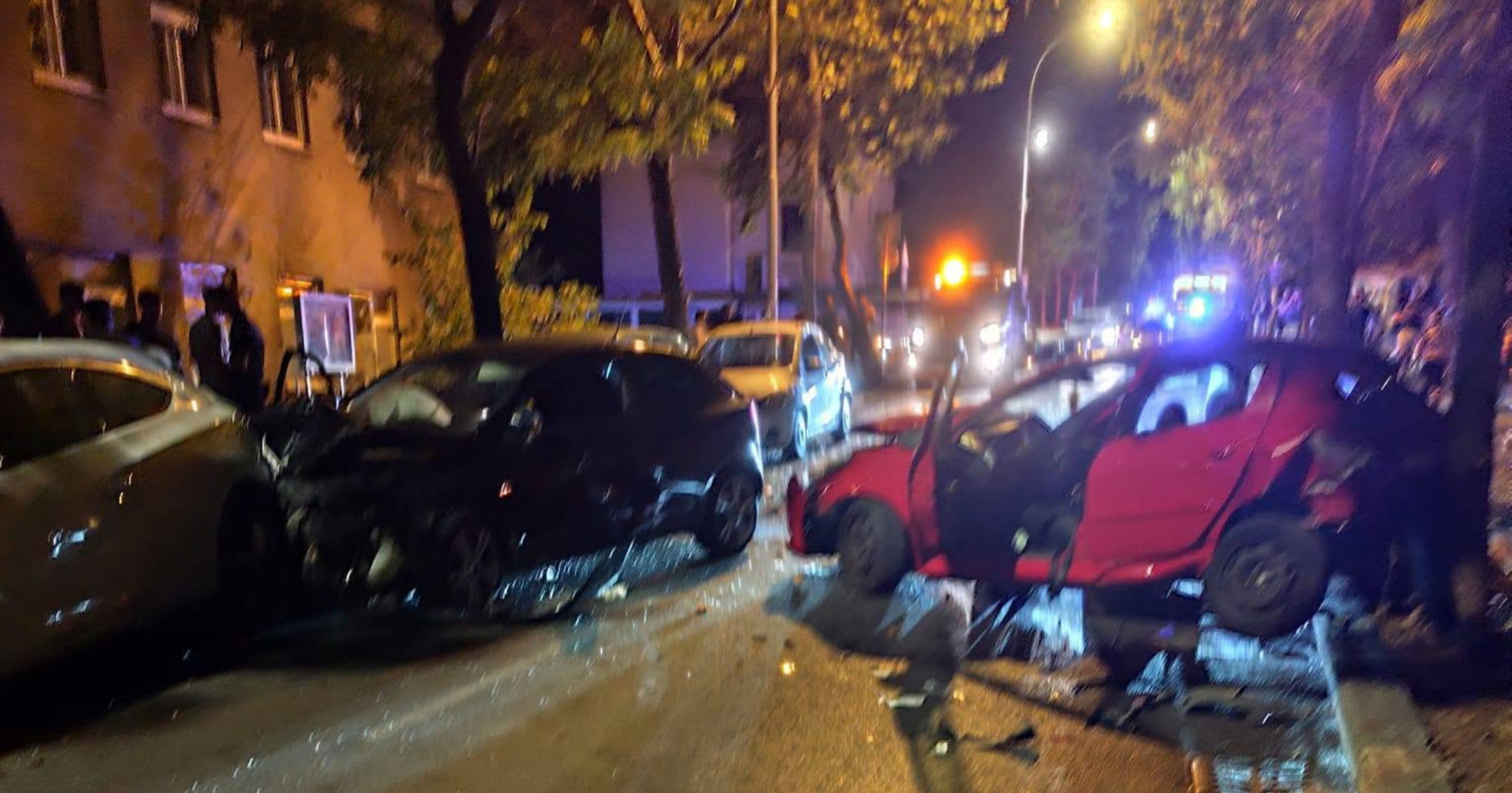 U Rijeci udario ženu, zabio se u parkirane aute pa pobjegao. Traži ga policija