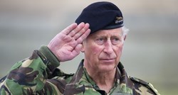 Kralj Charles odličnu formu duguje 12-minutnom vojničkom režimu vježbanja