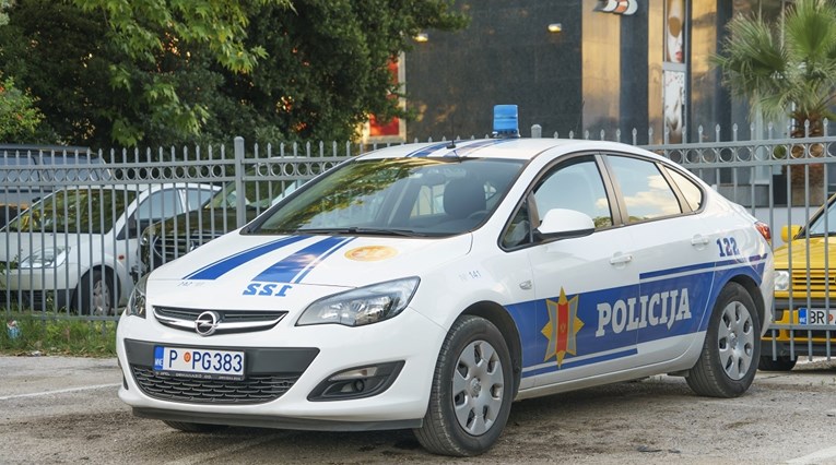 Na kuću policajca u Crnoj Gori bačene dvije ručne bombe