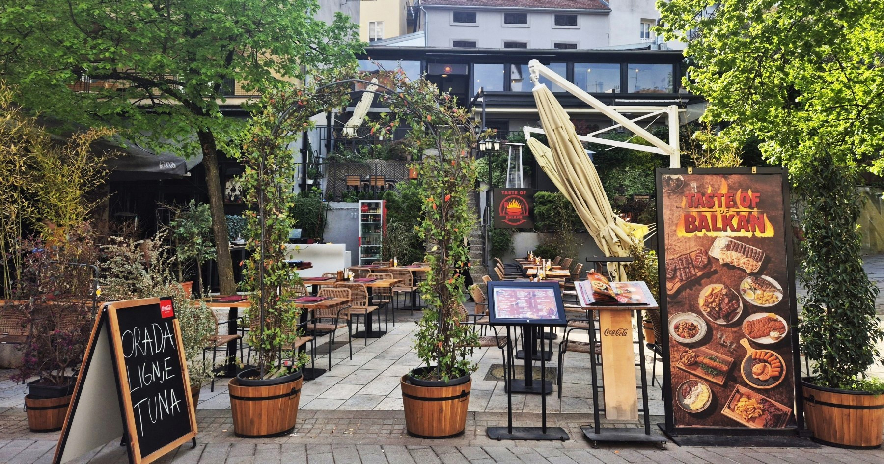 Na najljepšoj lokaciji u Tkalči radi - Taste of Balkan. Bili smo