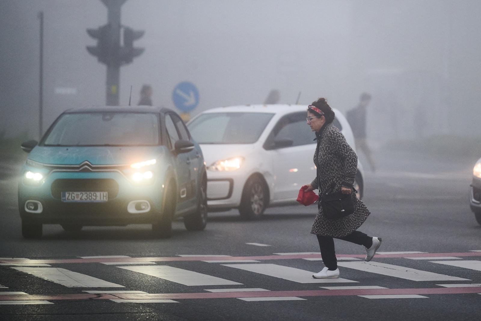 Magla i danas radi probleme u prometu. Spremite se na gužve oko groblja