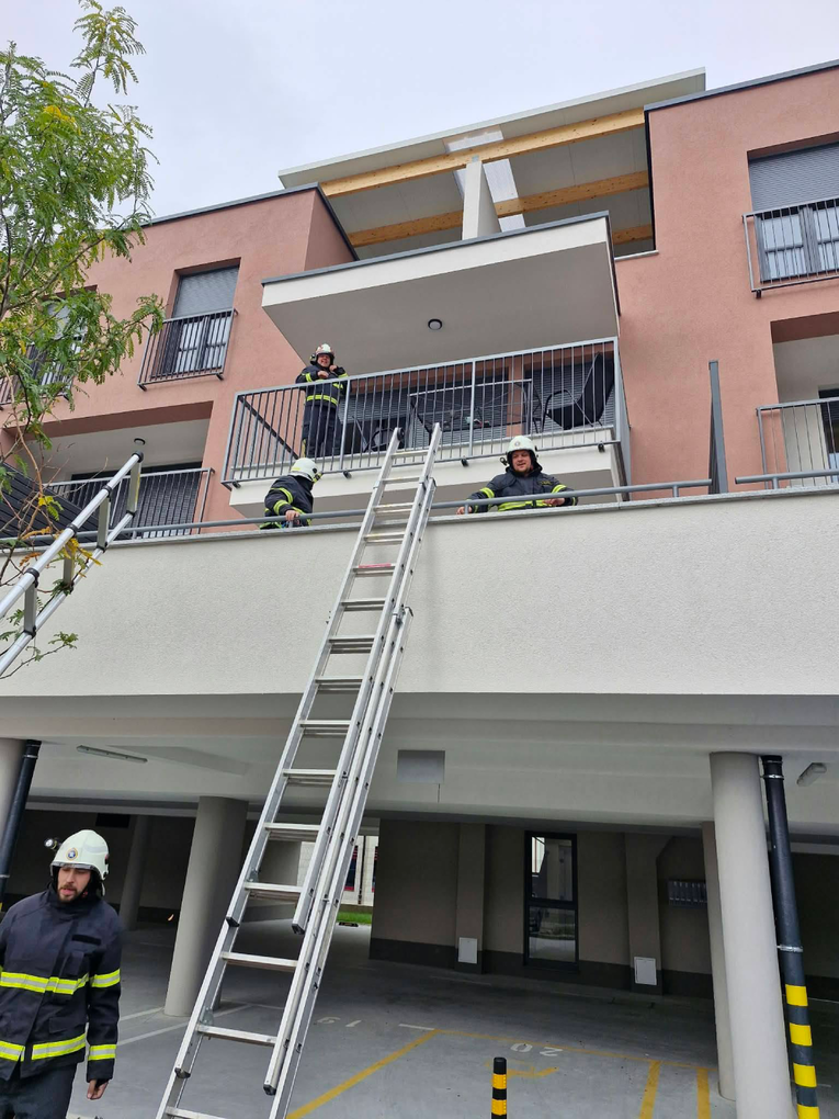 Beba ostala zaključana u stanu u Zagorju, spasili je vatrogasci