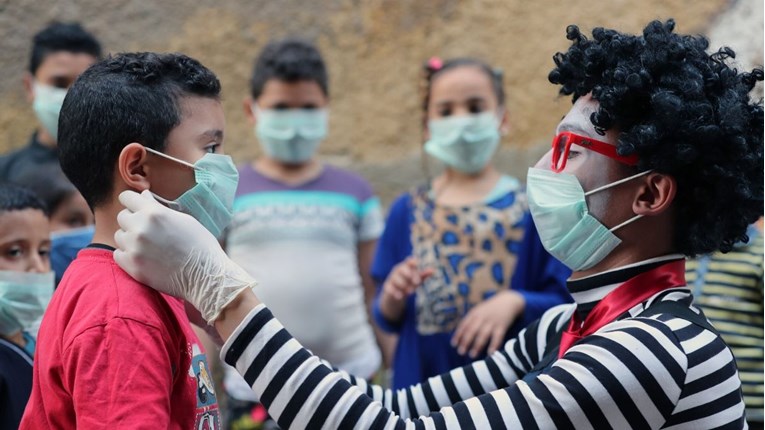 Liječnici upozoravaju: Maske za lice nisu za svu djecu