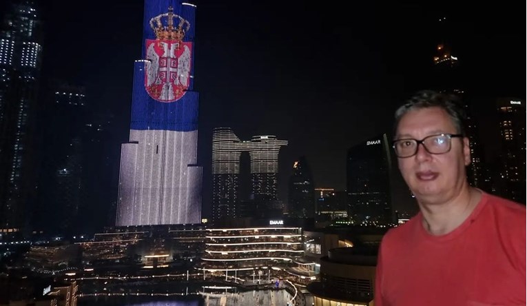 VIDEO Burj Khalifu obasjale boje srpske zastave u čast Vučiću i Srbiji