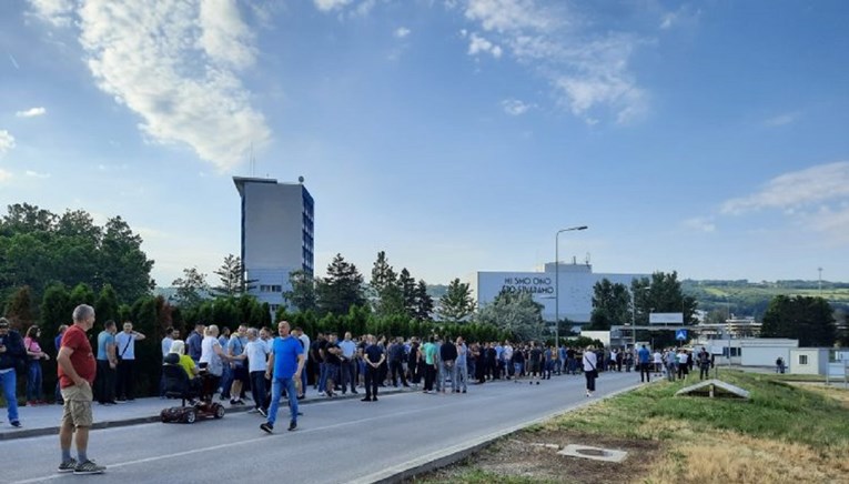 Radnici Fiata u Srbiji zatvorili sve ulaze u tvornicu: "Nemamo što izgubiti"
