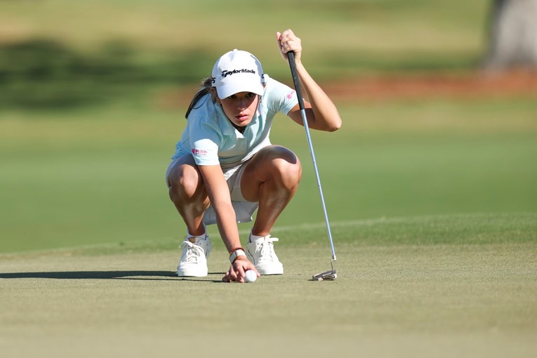 Trumpova unuka (18) završila na zadnjem mjestu na profesionalnom golf turniru