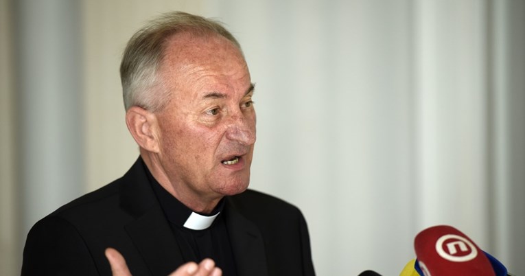 Novi hvarski biskup: Svećenici, klonite se strančarenja