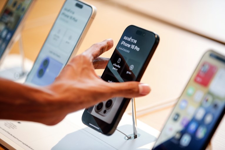 Trump: Uvodim Appleu 25% carine ako ne počne proizvoditi iPhone u Americi