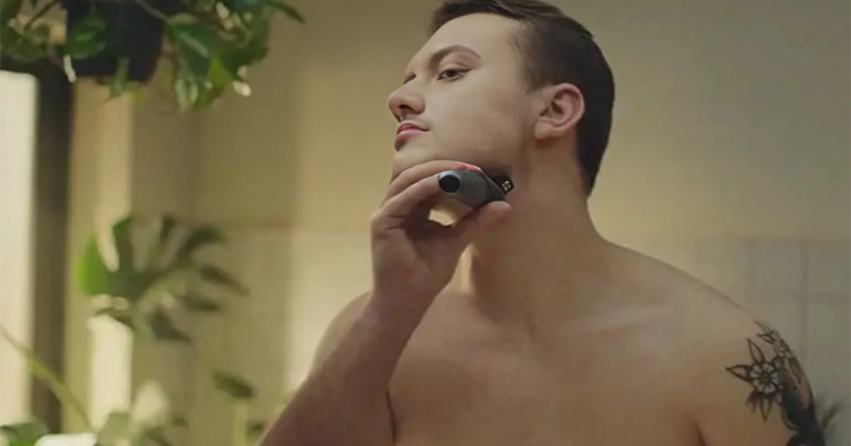 Konzervativci pozivaju na bojkot tvrtke za britvice zbog trans muškarca u reklami