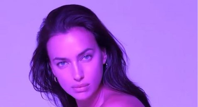 Irina Shayk pozirala u toplesu i ostavila fanove bez daha