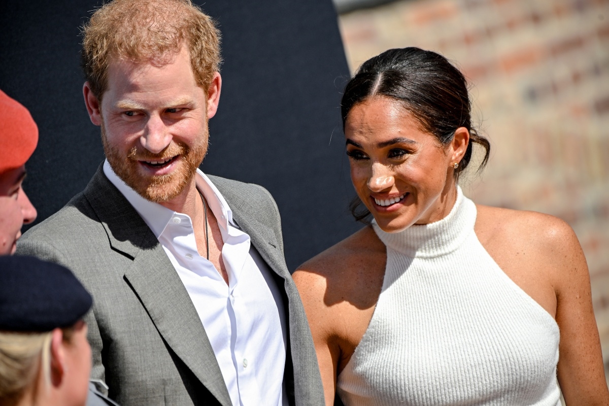 Kraljevska obitelj ignorira Meghan i Harryja i njihove tvrdnje da su skoro poginuli