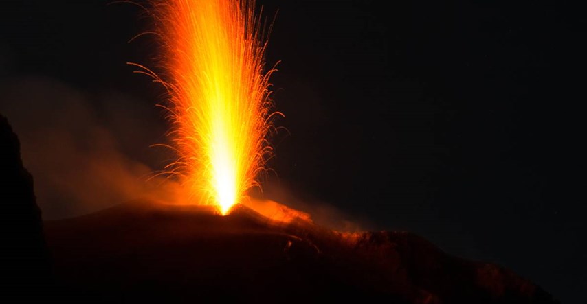 FOTO Vulkan na Filipinima počeo izbacivati lavu, uskoro dolazi do erupcije