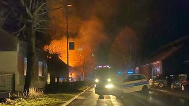 Izgorjela obiteljska kuća u Slavonskom Brodu