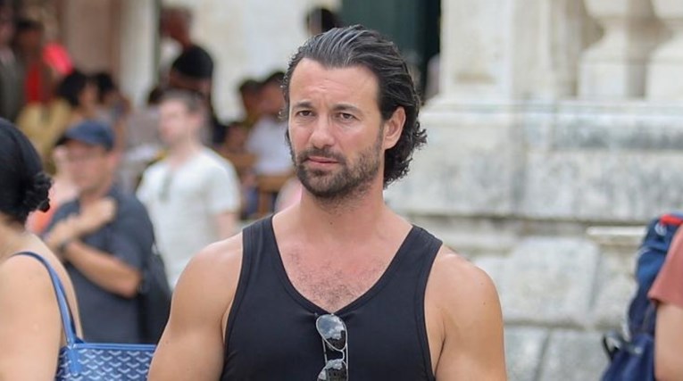 Ivan Herceg u šetnji Dubrovnikom pokazao bicepse