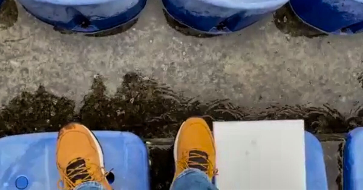 VIDEO Usred derbija voda se počela slijevati niz tribinu na Maksimiru