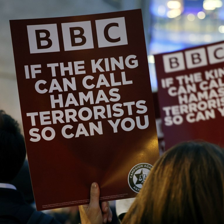 The Telegraph: BBC je optužen za montiranje snimki predaje izraelskih talaca