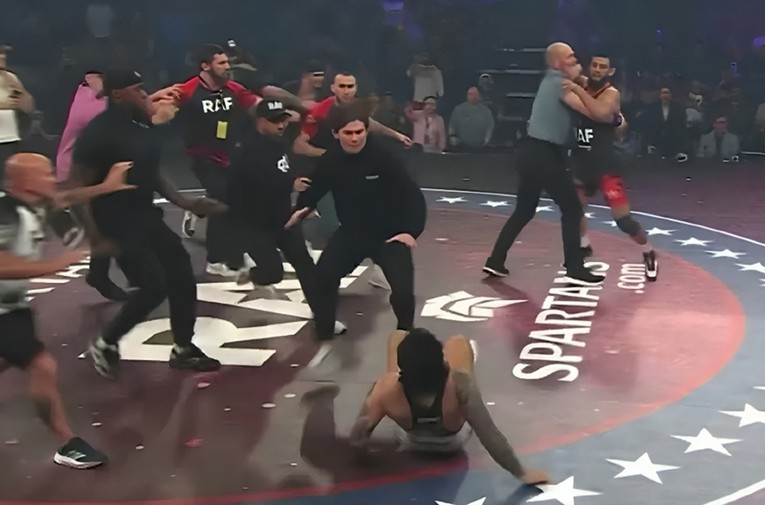 VIDEO Makljaža nakon borbe. Chimaev pobijedio Danisa pa izbila masovna tučnjava