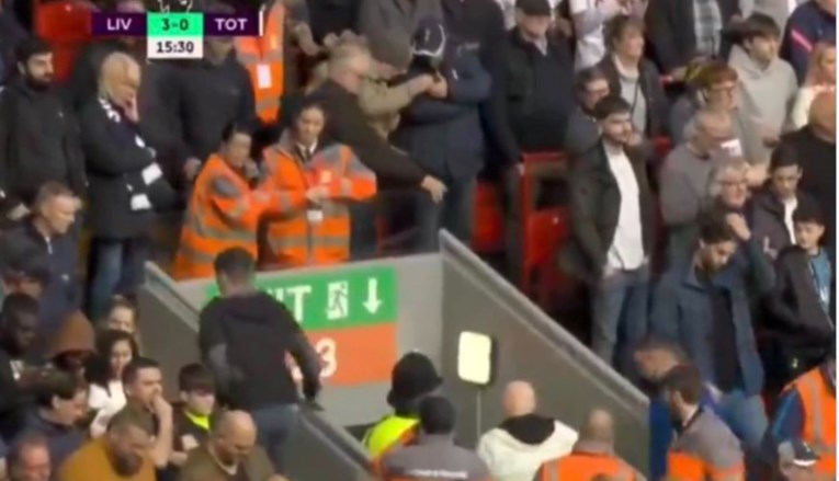 Stotine navijača Tottenhama napustilo Anfield nakon 15 minuta utakmice
