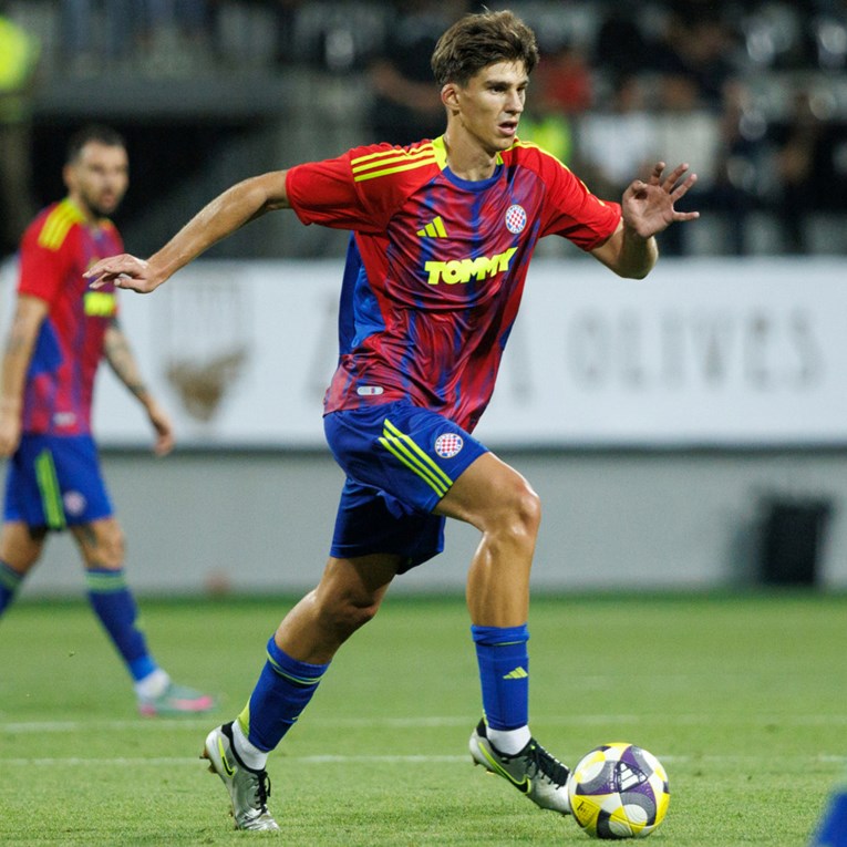 Mladi stoper Hajduka se teško ozlijedio na početku sezone. Evo kad se vraća