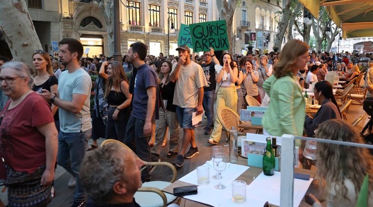 Španjolci protiv masovnog turizma: "Uvedite ograničenja na kupnju nekretnina"