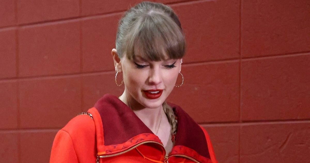 Crveni džemper Taylor Swift oborio nas je s nogu