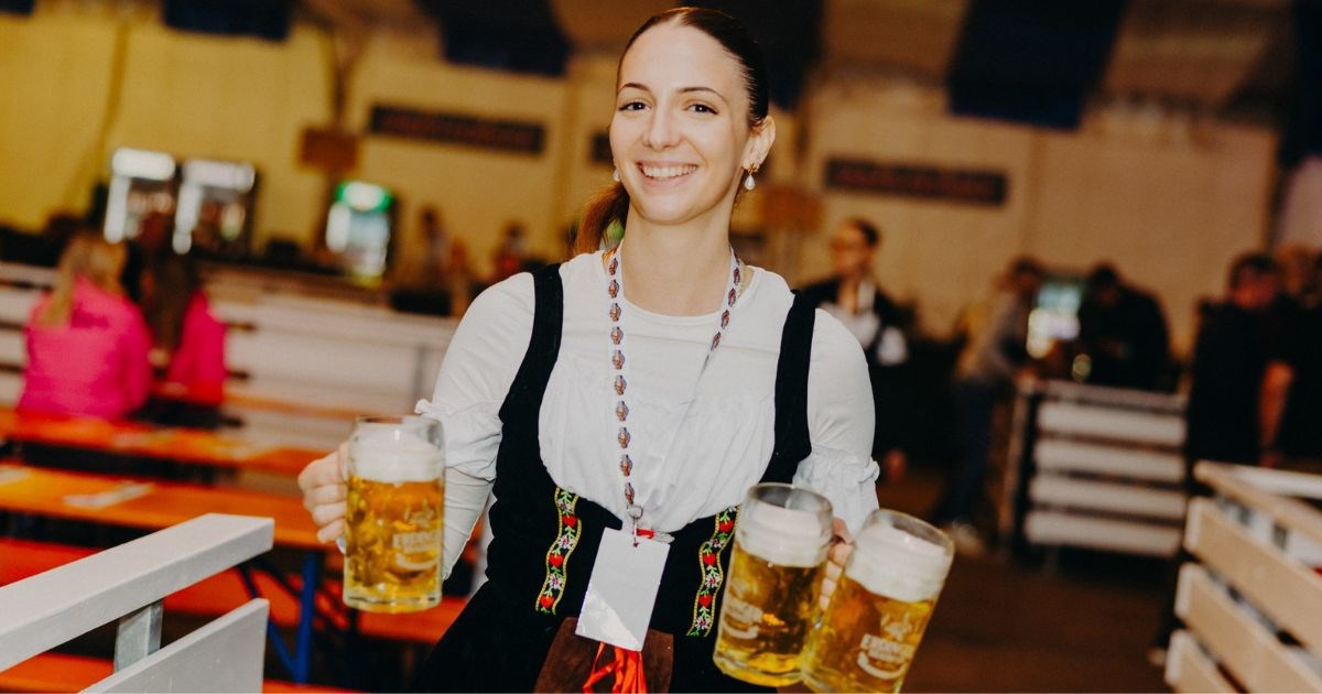 Posjetili smo Oktoberfest u Zagrebu. Burgeri su 11 eura, kobasice osam