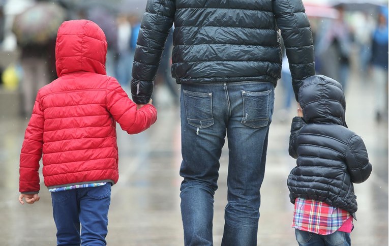 Ministarstvo demografije pozvalo očeve da ih posjete s djecom, dijelit će poklone