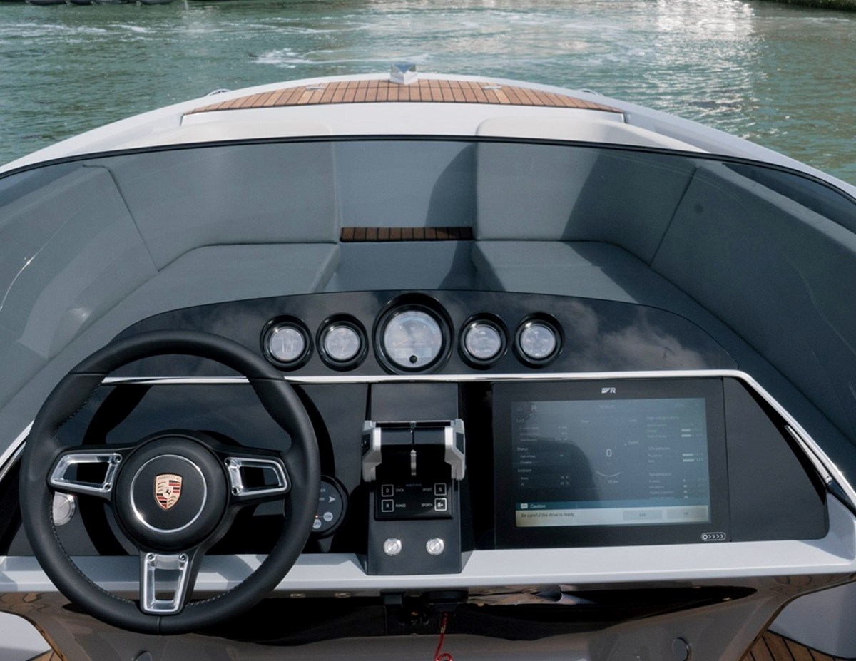 FOTO Novi Porsche košta skoro 600.000 eura, a cesta mu nije potrebna